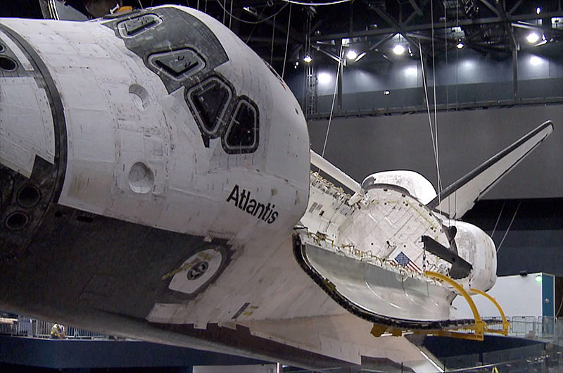 space-shuttle-atlantis-bay-doors